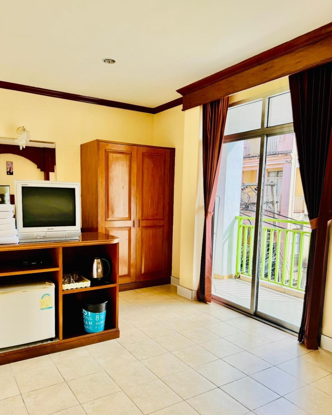 Innarm House Patong Екстер'єр фото